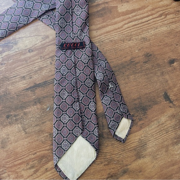 Vintage Gucci Red Black Medalion Silk Tie Flawed - Picture 2 of 7